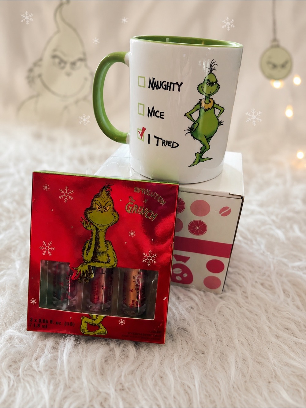 Revolution X Grinch Holiday Mug and Eye Shadow Gift Set - Green
